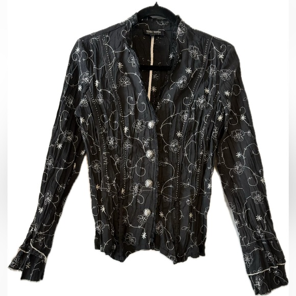 Vintage Terra Nostra Embroidered Black Fliral blouse size 6. - Picture 2 of 4